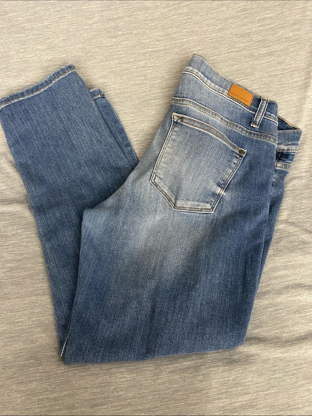 Judy Blue JB8275MD Boyfriend Straight-Leg Distressed Light Blue Jeans 15/32 - Picture 7 of 13